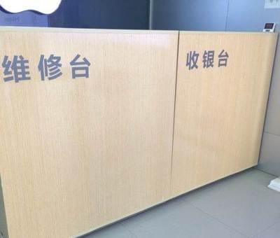 9.9成新手机柜低价转让 1900元引爆郑州办公家具市场